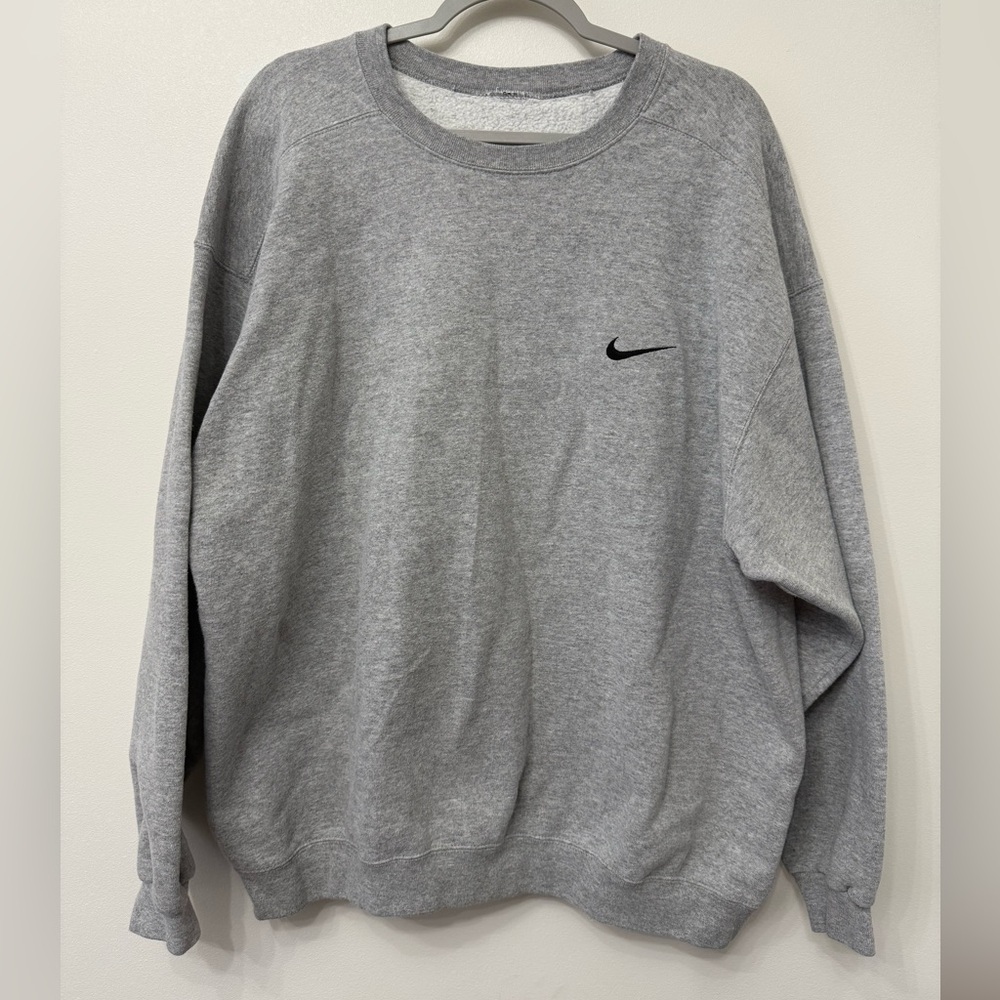 Nike Vintage Men's Gray Crewneck Sweatshirt